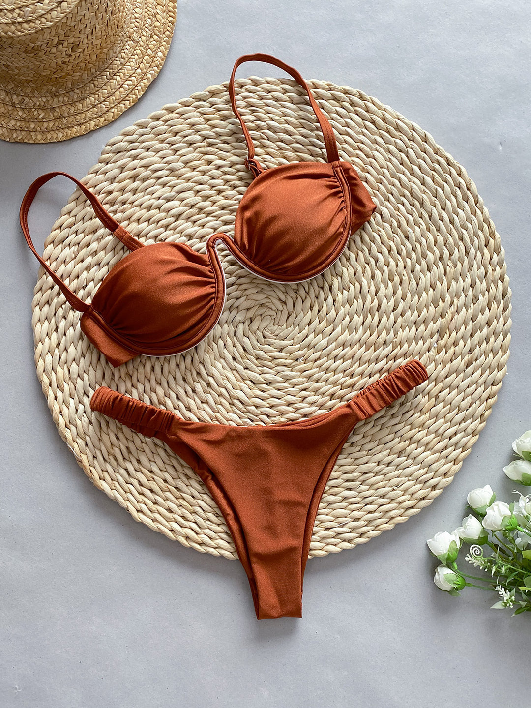 Edler Bikini mit Raffungen – Dein Sommer-Essential